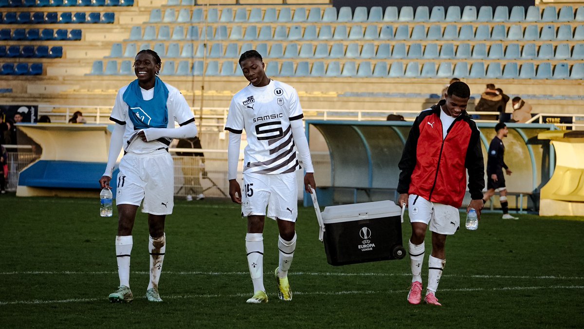 ActuSRFC_'s tweet image. 𝗠𝗨𝗞𝗜𝗘𝗟𝗘 - 𝗠𝗘𝗜𝗧𝗘 - 𝗥𝗢𝗦𝗜𝗘𝗥

10/02/24 à Saint-Brieuc en N3. En plein tri de mes archives photos, je retombe sur cette image forte sympathique.

Aujourd’hui je suis occasionnellement photographe pour Kader Meite et cette photo me rappelle le chemin parcouru. 😳