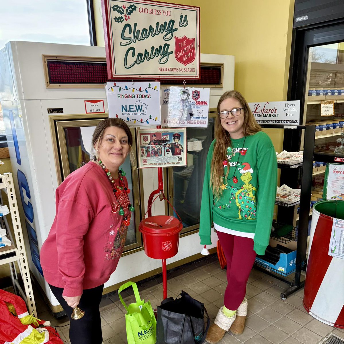 NEWCU's tweet image. We had a great time yesterday ringing bells for the Salvation Army at Iverson’s Piggly Wiggly in Oconto Falls and Lafaro’s Fresh Market in Peshtigo! Thanks to all our staff that dedicated an hour of their day to help raise funds.