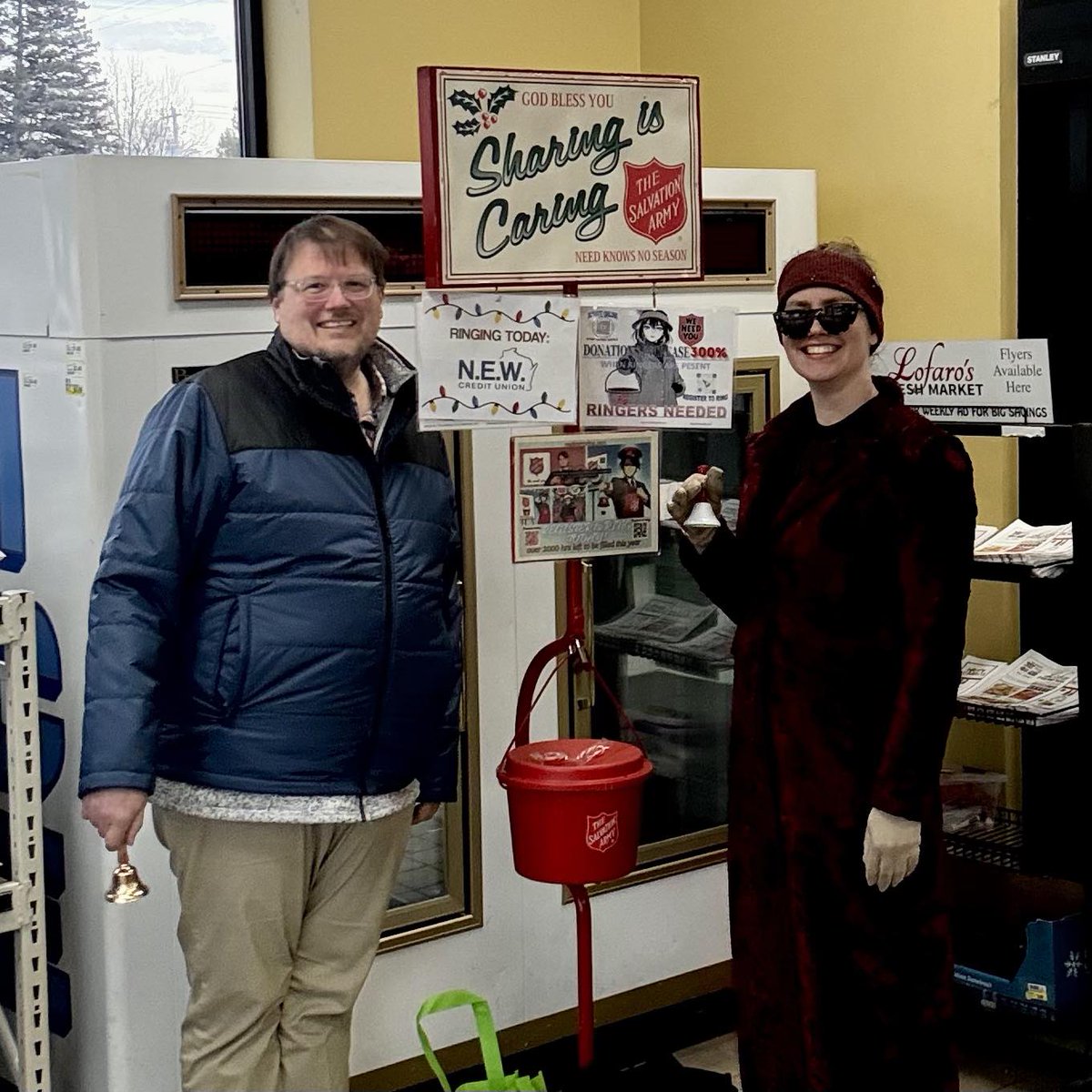 NEWCU's tweet image. We had a great time yesterday ringing bells for the Salvation Army at Iverson’s Piggly Wiggly in Oconto Falls and Lafaro’s Fresh Market in Peshtigo! Thanks to all our staff that dedicated an hour of their day to help raise funds.