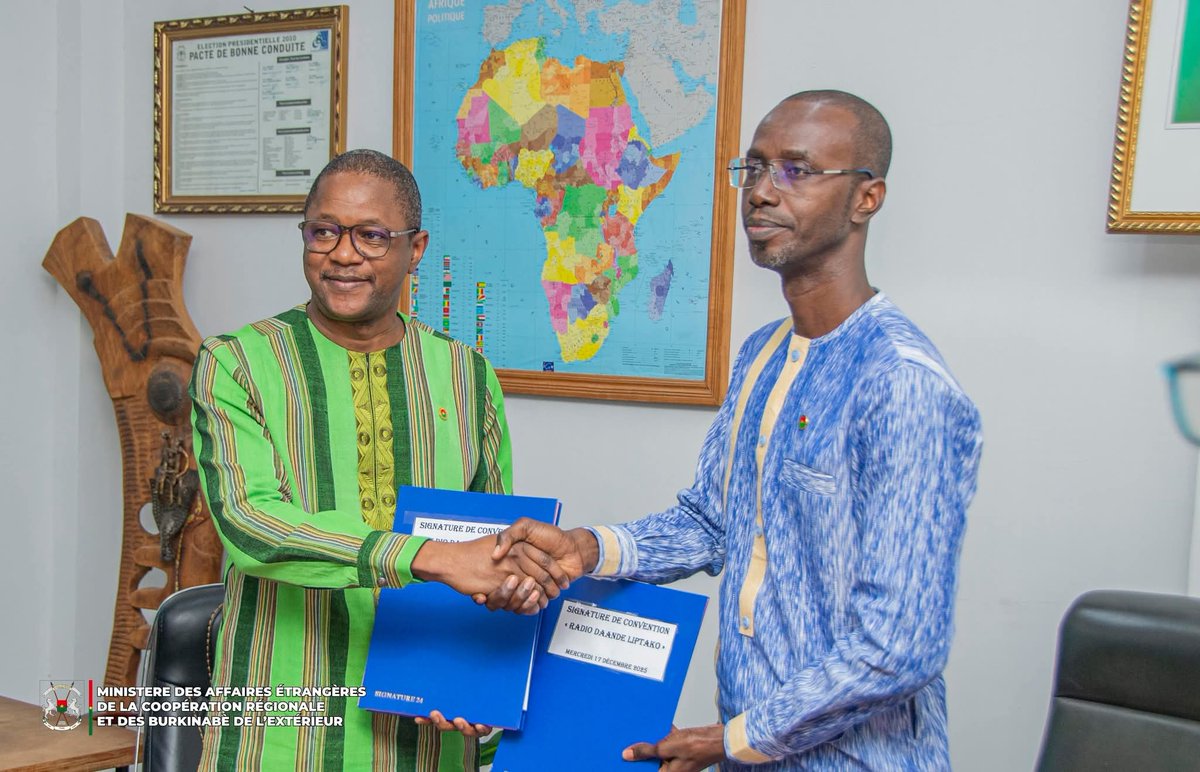 emmanutapsoba's tweet photo. Le Gouvernement burkinabè à travers le Conseil Supérieur de la Communication a retiré la fréquence radio de #RFI 94 FM pour attribuer à la Radio Daandé du Sahel 94 FM
(#Radio_AES🇧🇫🇲🇱🇳🇪) https://t.co/8z5CuME7Ir