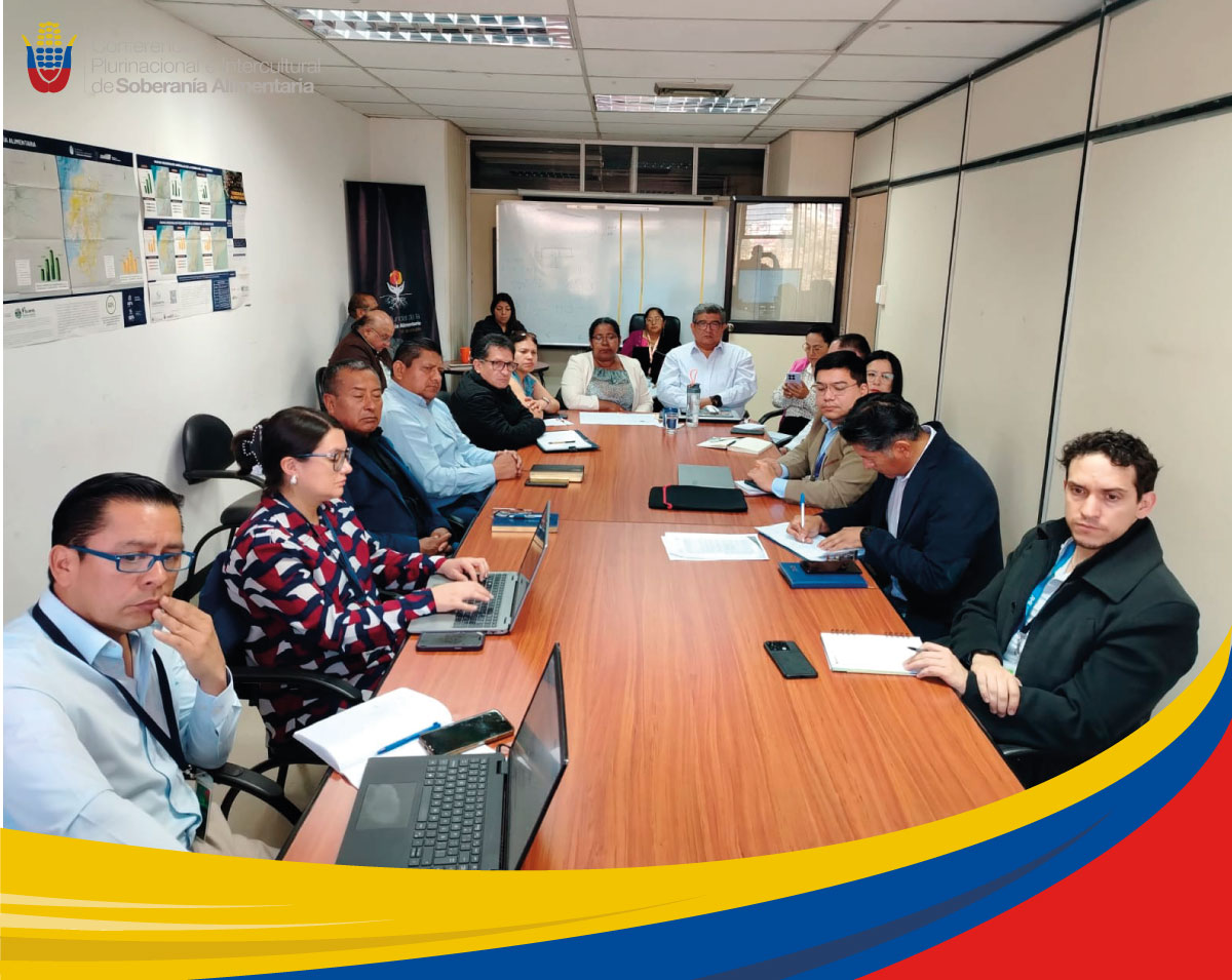 Copisaec's tweet photo. El Ecuador sigue construyendo soberanía alimentaria desde los territorios.
Hoy, en COPISA, el SISAN Nacional aprobó herramientas claves para impulsar políticas públicas:
✨ Guía Metodológica para desarrollar políticas de soberanía alimentaria desde el SISAN Territorial. https://t.co/L8BzDOaQnd