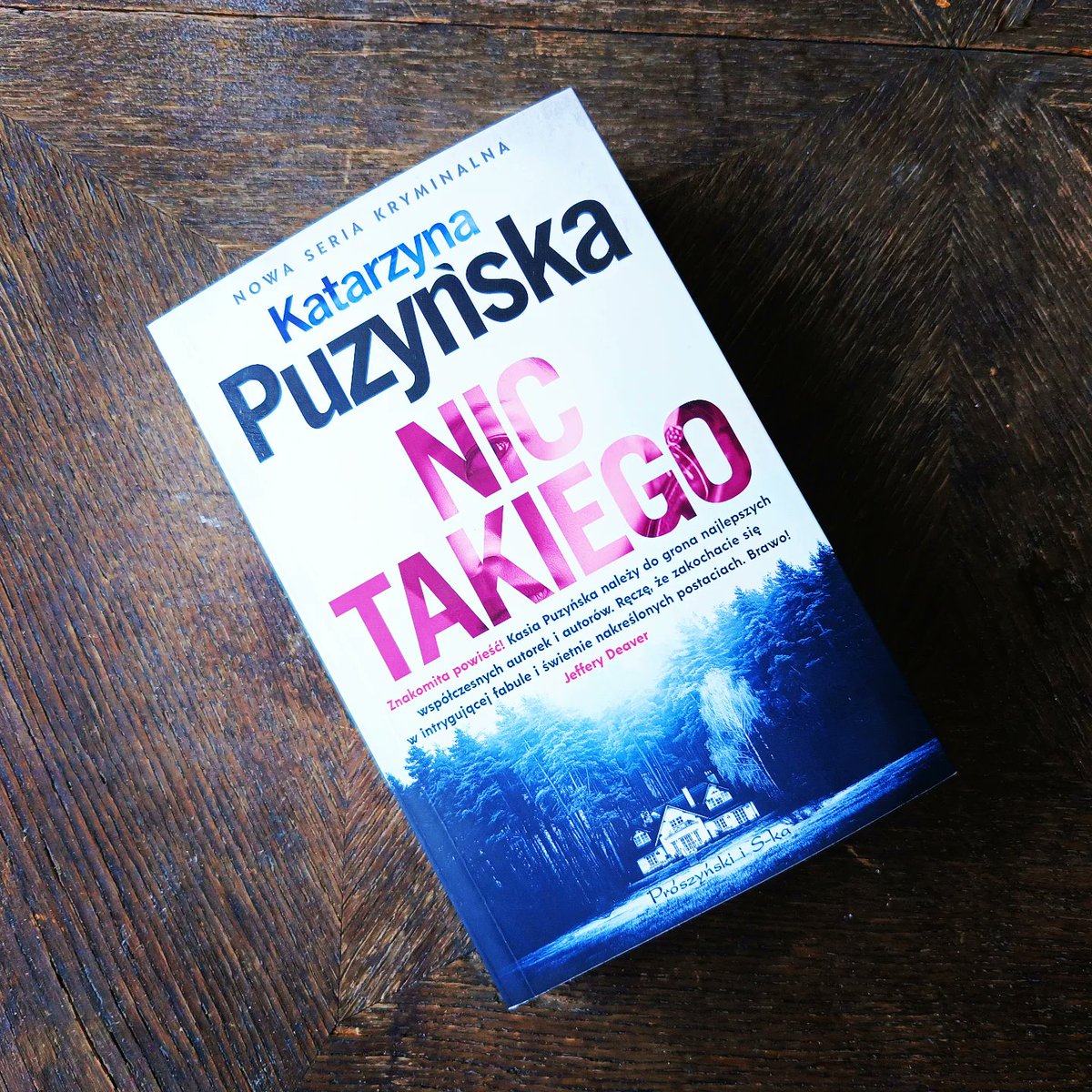 ZNienacki's tweet photo. Akcja nowej powieści K. Puzyńskiej rozgrywa się w mojej okolicy🙂. Bardzo lubię spacerować tam gdzie trup ściele się gęsto (Zalesie).  W przyszłym serialu to może być willa Bacewicza, często wynajmują ten dom ekipom filmowym, a kolejne zdjęcie to gdzieś tu wisiała kolejna ofiara https://t.co/E9gRZmJEDU