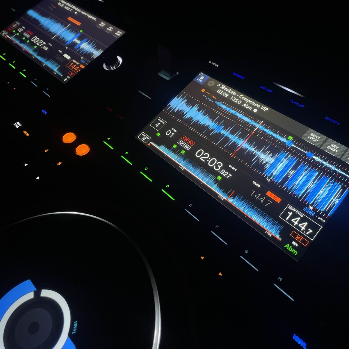 Simulcats tweet media