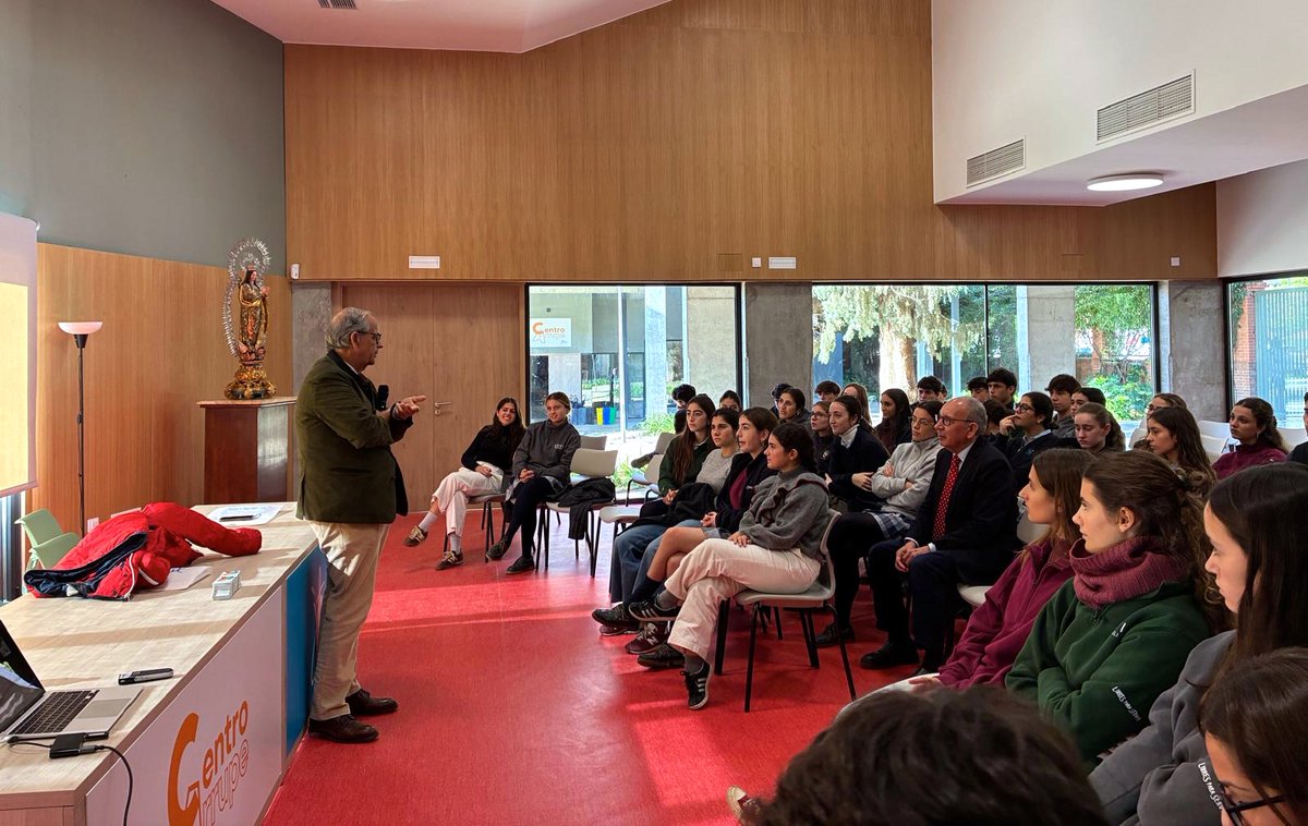 #Trasplantes #Solidaridad y #Vida. #Ciencia y #Valores para futuros #sanitarios de 2º #Bachillerato <a href="/ColePortaceli/">ColePortaceli</a>. Impactantes testimonios de trasplantados de riñón e hígado. Gran implicación del profesorado.  <a href="/ONT_esp/">Organización Nacional de Trasplantes</a> <a href="/A_Trasplantes/">Coordinación Autonómica Trasplantes Andalucia</a> #Portaceli25 @jesuitasesp <a href="/cArrupeSevilla/">Centro Arrupe Sevilla (jesuitas)</a>