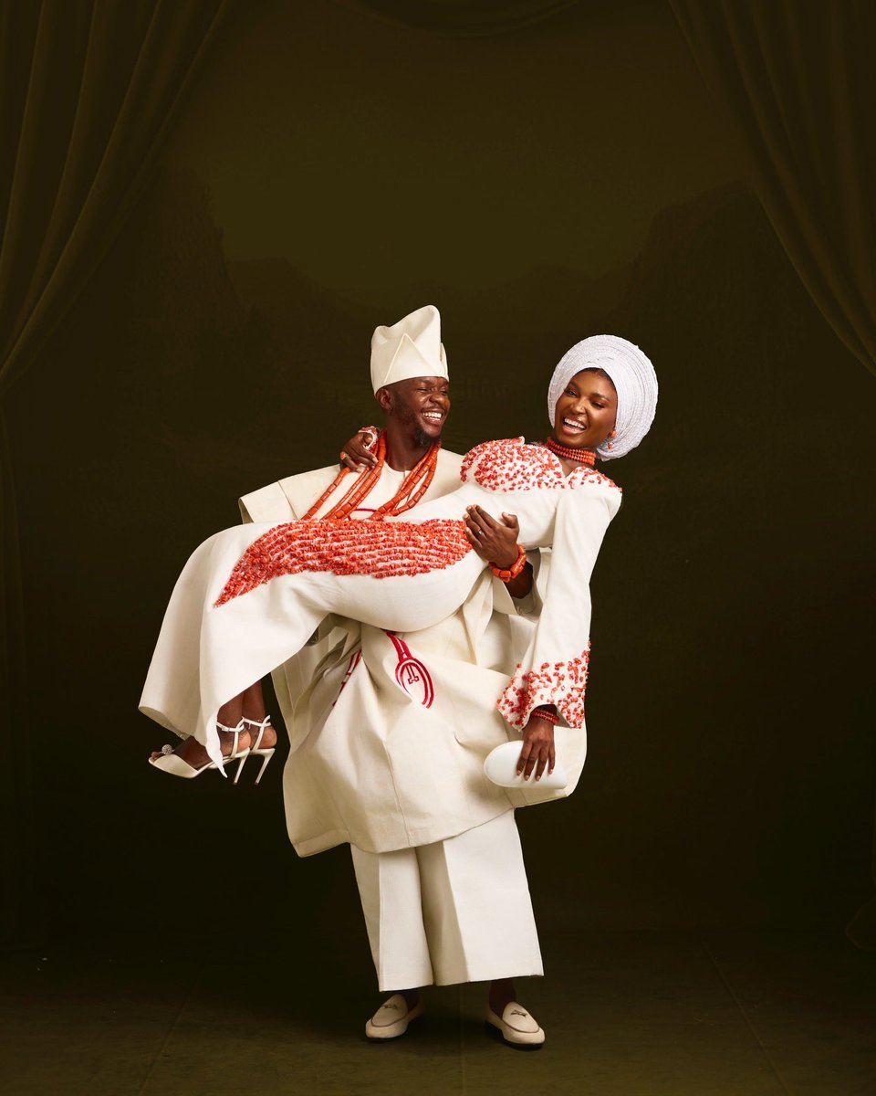diaryofa9jagirl's tweet photo. Edo King. Yoruba Queen. In sync. Counting down to #IfeandFeank #Insync2025

Skin powered by @danglifestyle_ 
Photographer - @tope_horpload
Couple stylist - @_emmanuelgoodnews 
Groom Outfit - @amyaghomi
Bride Outfit - @amyaghomi
Makeup artist - @sodis_glamor
Hair - @malliaworld https://t.co/AXWUJcFbua