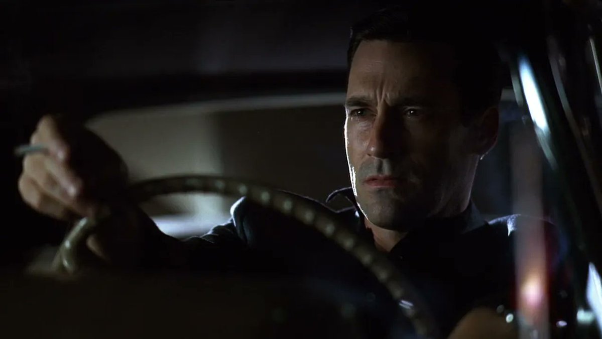 BenjaminCrew1's tweet image. Watching Mad Men, you can see just how much lighting changed from the 2000s into the 2010s.
First two shots are night scenes from Season 1 (2007) next two are from Season 7 (2014)