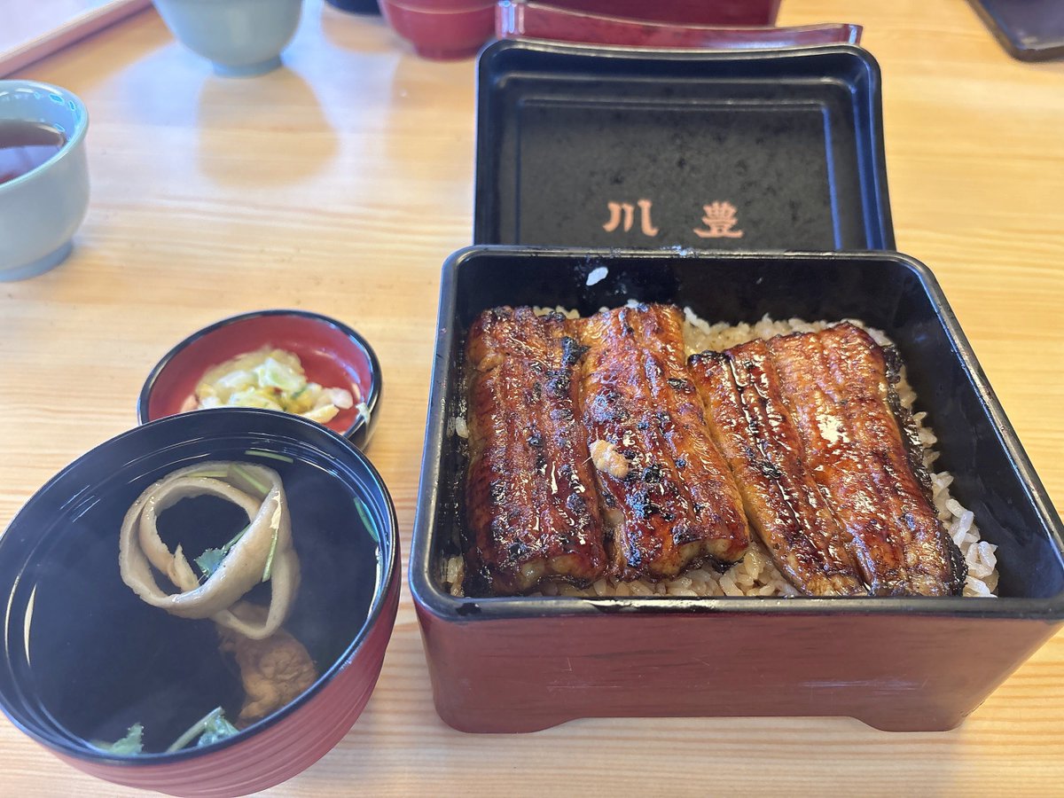 Minami_Roka's tweet photo. とりあえずうなぎの写真を載せておく📸 https://t.co/VZ3NRheVOt