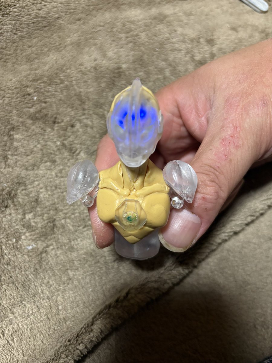 codegikoclub's tweet image. ウルトラマンパワードに近くなってきたかな。かなりマッシブな大胸筋にしました。