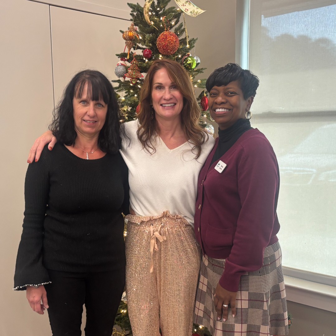 NorthStateBank's tweet image. Sharing Smiles and Meals: Market President June Sadowski volunteered with Meals on Wheels at the Wake Forest Senior Center, supporting their mission to provide nutritious meals and meaningful connections.