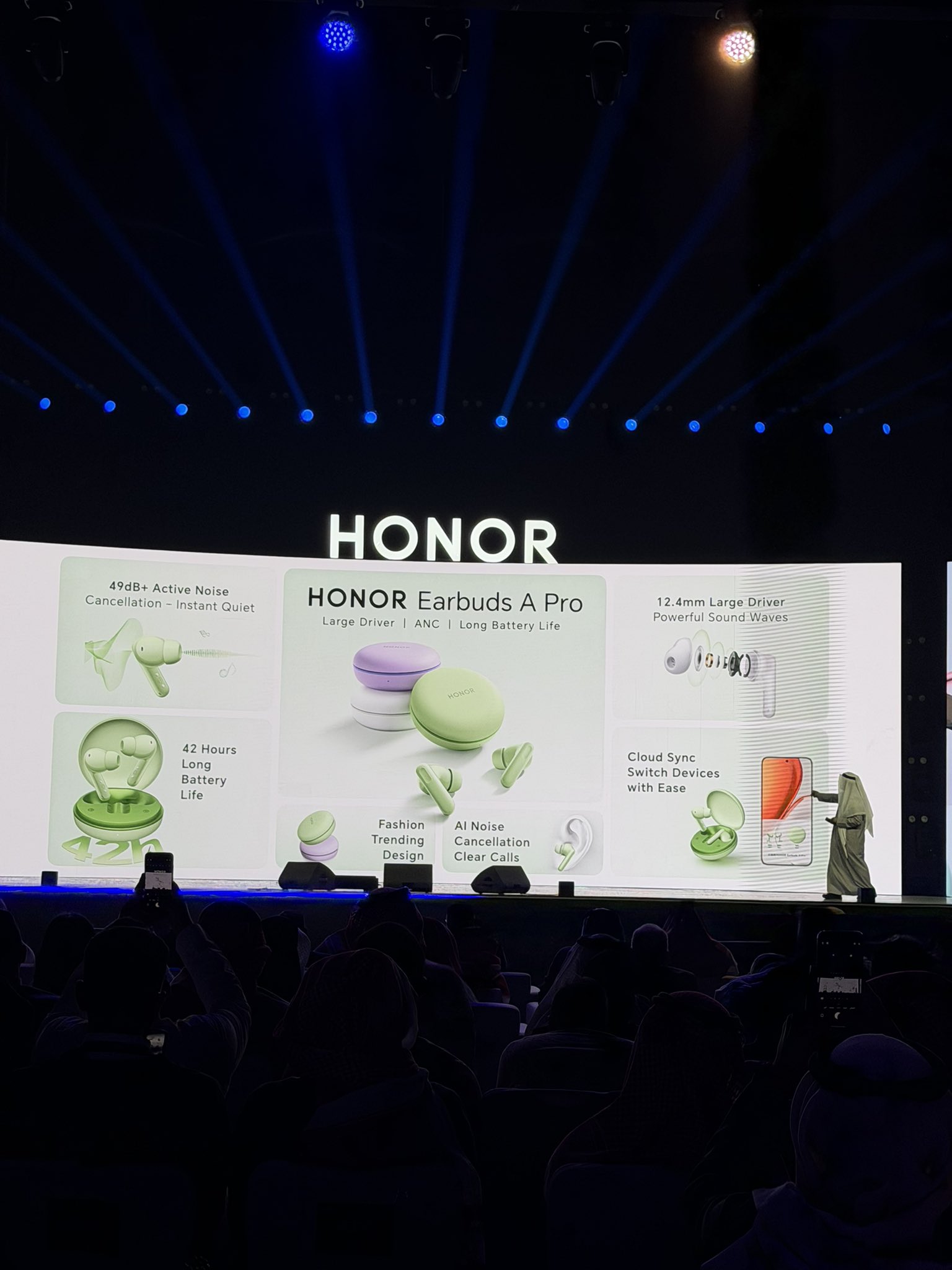 HONOR. سماعات HONOR Earbuds A Pro. مشغّل صوت كبير | عزل ضوضاء نشط | عمر بطارية طويل. عزل ضوضاء نشط حتى 49 ديسيبل. هدوء فوري وتجربة استماع أنقى. عمر بطارية يصل إلى 42 ساعة. مشغّل صوت كبير 12.4 مم. موجات صوتية أقوى وجودة أعلى. تصميم عصري مواكب للموضة. عزل ضوضاء بالذكاء الاصطناعي. مكالمات أوضح. مزامنة سحابية. تبديل الأجهزة بسهولة #سحر_بلمسة_واحدة 