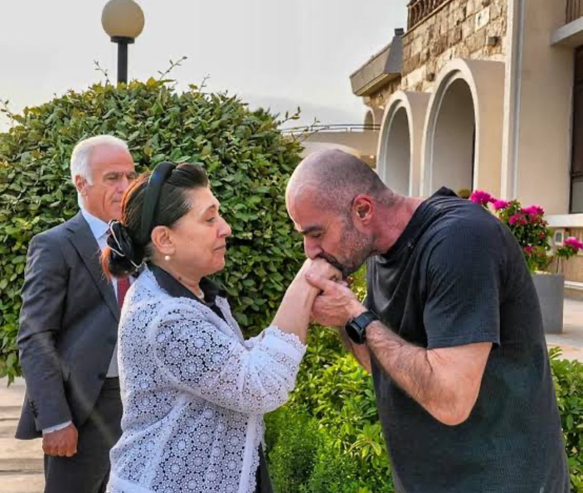 helin90_'s tweet image. Asaletin yeter kadın #LeylaZanaOnurumuzdur