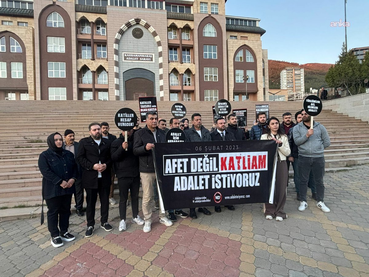 Depremde yakınlarını kaybedenler, Kahramanmaraş Adliyesi önünde bir araya gelerek 11. Yargı Paketi'ne tepki gösterdi. 

Depremde eşi ve oğlunu kaybeden Nevres Akkaya, "Bu paketin 27. maddesini Milletin Meclisi'nde onaylarsanız, 53 bin giden canın vebali boynunuza olur ve bunun