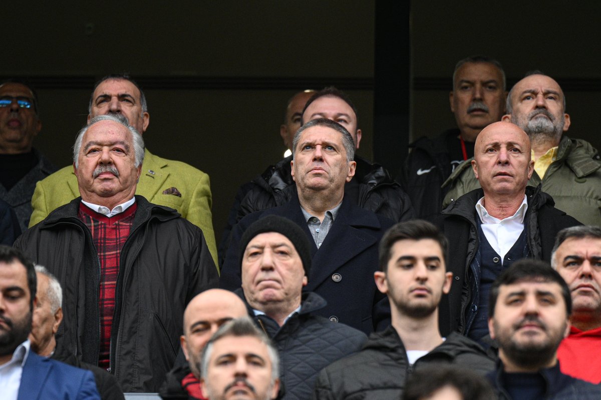 Gençlerbirliği Başkanı Arda Çakmak: 

"Beşiktaş maçından önce prim 6 milyon TL'den 15 Milyon TL'ye maç sonunda ise 30 milyon TL'ye çıkarılmış. 

Yerli futbolcularımızın aylık ödemesi 8-10 milyon TL arasında, 3 aylık ödeme bir maçtan sonra dağıtılmış diyebiliriz. 

Daha da komik