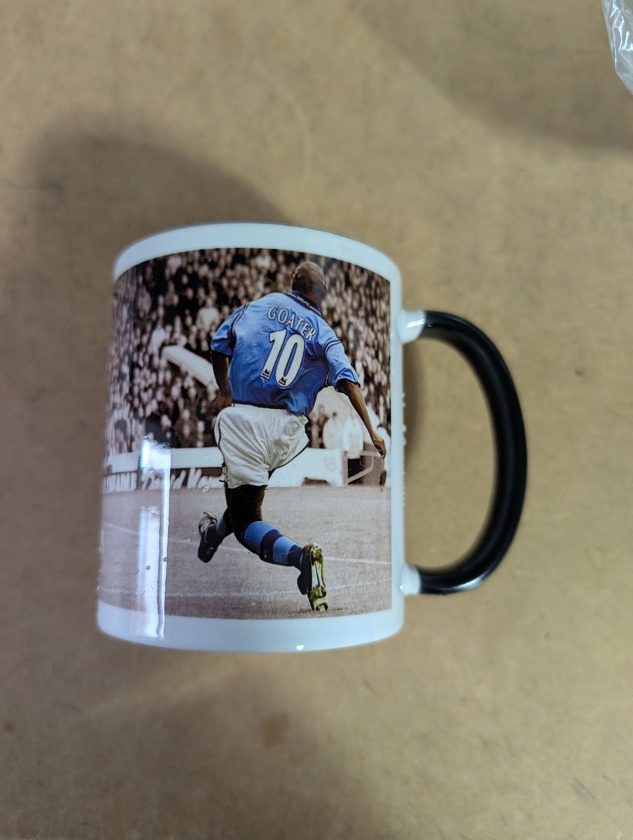 ClubMerchandise's tweet image. It's been a while since we had to print some of these then two people ordered one each.

It's still a gorgeous looking thing 

@OfficialSGoater 

clubmerchandise.org/mcfc-goater-le…

@RealTolmie @PeterSwales2012 @manchestriconic
