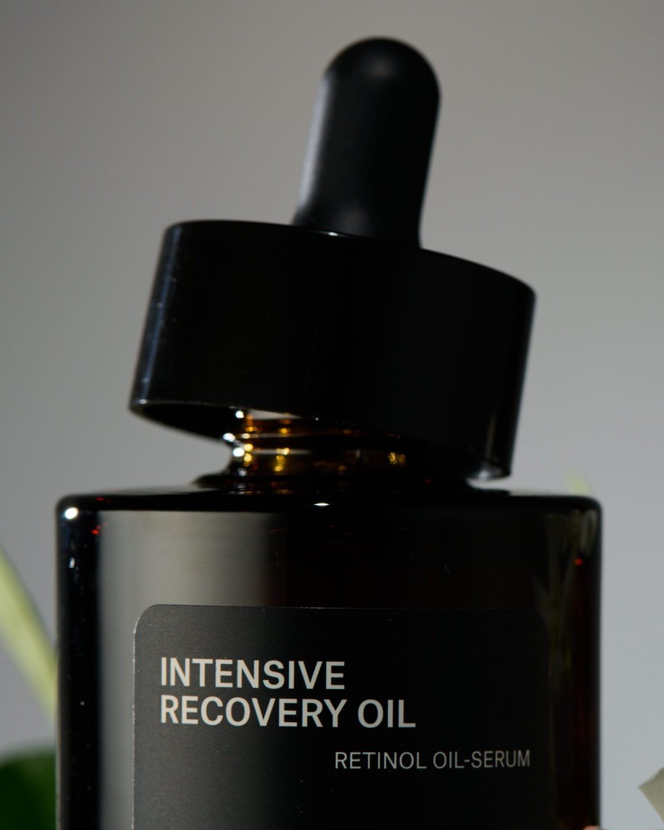 Meet the night treatment that does it all.
Our encapsulated Retinol—designed with time-release technology—works in harmony with Vitamin E, Vitamin C Ester, CoQ10, and anti-wrinkle Micro-algae to target every major skin concern: aging, pigmentation, breakouts, and sun damage.