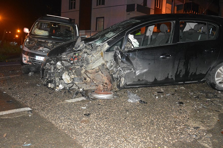 Ordu’da hafif ticari araç ile otomobil kafa kafaya çarpıştı: 1 ölü, 4 yaralı
iha.com.tr/ordu-haberleri…