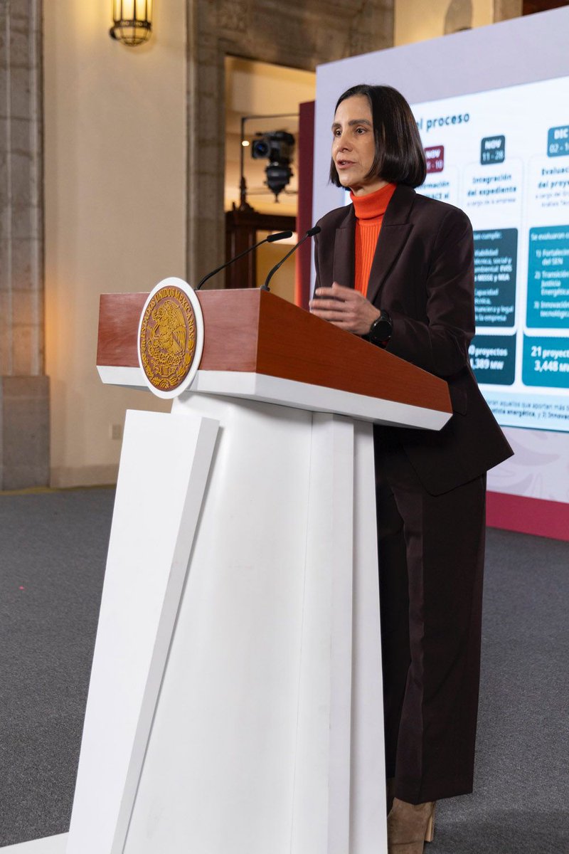 EmiliaCallejaA's tweet photo. En la conferencia matutina encabezada por la Presidenta @Claudiashein, y en compañia de la Secretaria de Energía, @LuzElena_GE,  informé cómo desde la CFE avanzamos con 78 proyectos estratégicos de transmisión, generación firme y energías limpias, dentro del Plan de Expansión 2025–2030.

Trabajamos con orden y transparencia para fortalecer el Sistema Eléctrico Nacional y acompañar el crecimiento de México.