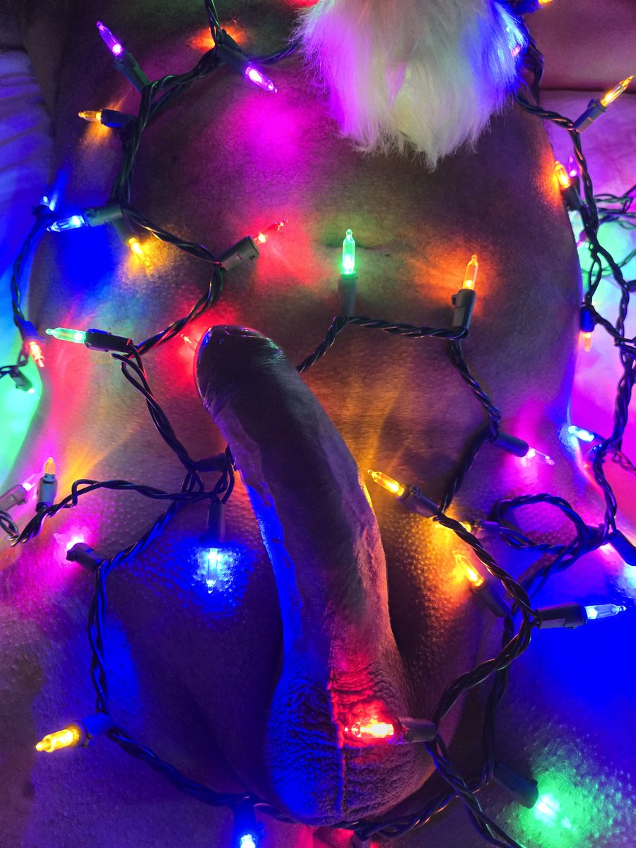 Lovely Ladies, who wants to share Daddys dick with me 😻😻