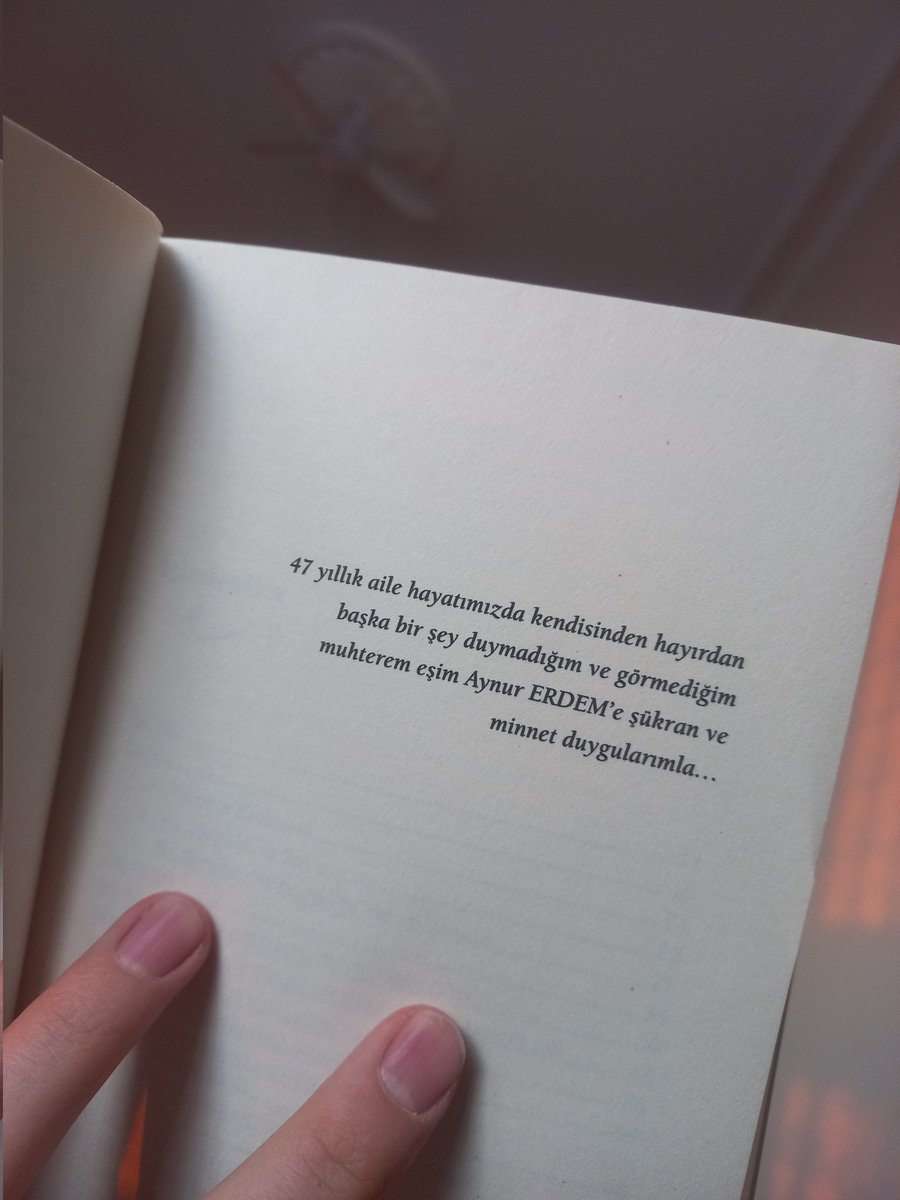 Bir kitap çıkartıyorsun ve 47 yıllık saliha eşine ithaf ediyorsun... hayaldir...