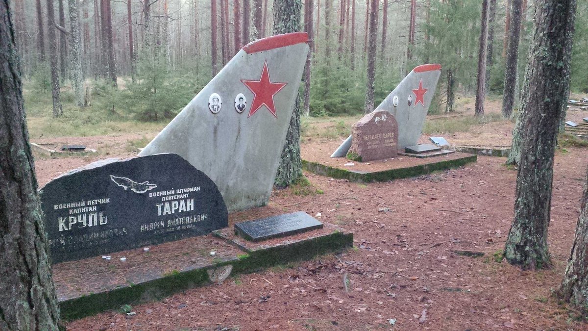 GarethJennings3's tweet image. 11 years ago today, I was in #Estonia at the site of the #Soviet military pilot cemetery not far from #Amari Airbase...