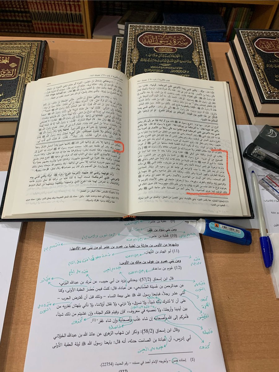 قال #الإمام_النووي :

لم يزل رسول الله ﷺ يتقلب في اليَسَار والقِلَّة حتى تُوفي ﷺ ، فتارة يُوسر ، وتارة يَنفد ما عنده ، كما ثبت في الصحيح عن أبي هريرة رضي الله عنه : خرج رسول الله ﷺ من الدنيا ولم يَشبع من خبز #الشعير .

وعن عائشة رضي الله عنها : ما شبع آل محمد  ﷺ منذ قدم