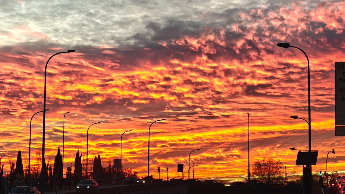 Terraplanistas expliquem isto.