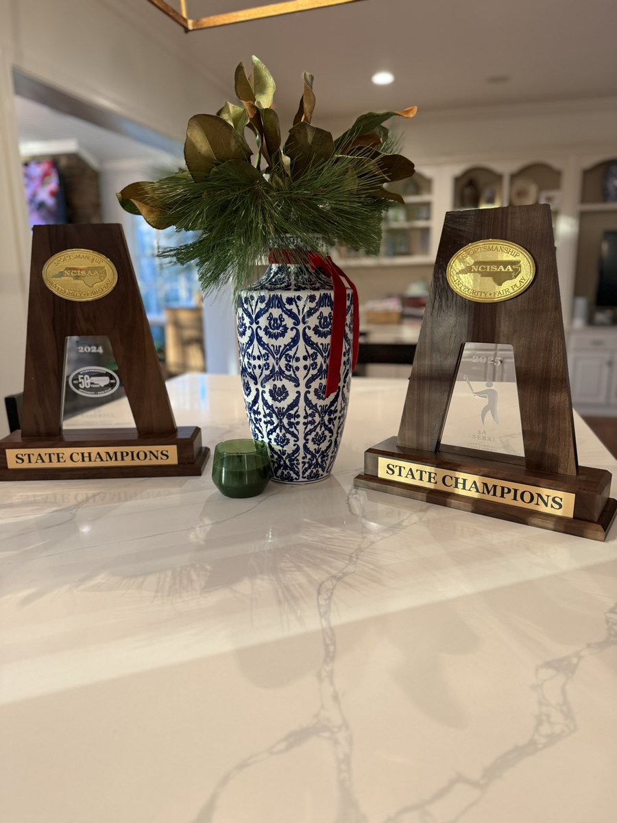 A special night began with a celebration of the Christmas season! #RingSeason 🎄💍#theGboys. The Grace baseball family is 💪