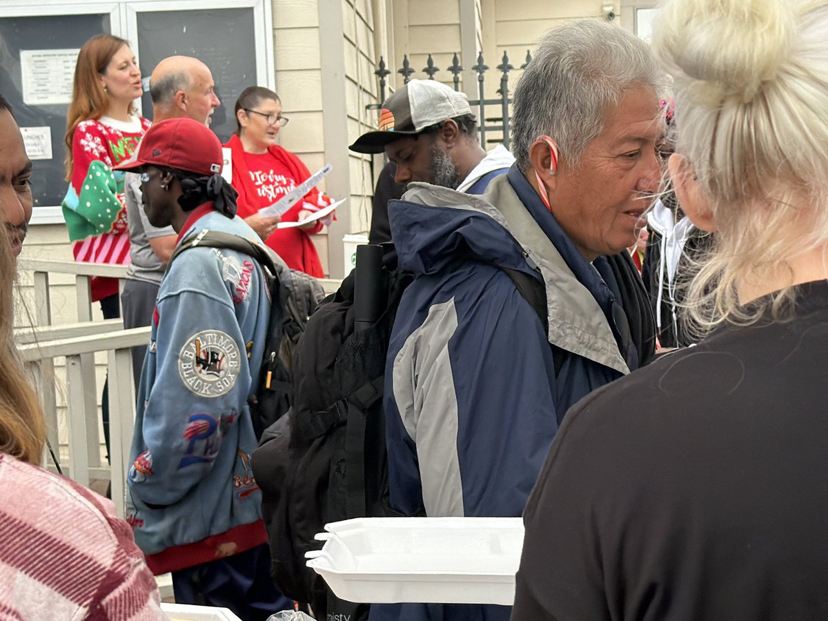 ConstableRosen's tweet image. Plenty of folks served hot meals and offered hot showers at St. Joseph Catholic Church as part of our partnership to help those in need.  Many stories of tough times, but a hot meal and shower bring a respite.  #lawenforcementgiving #communitypartnerships