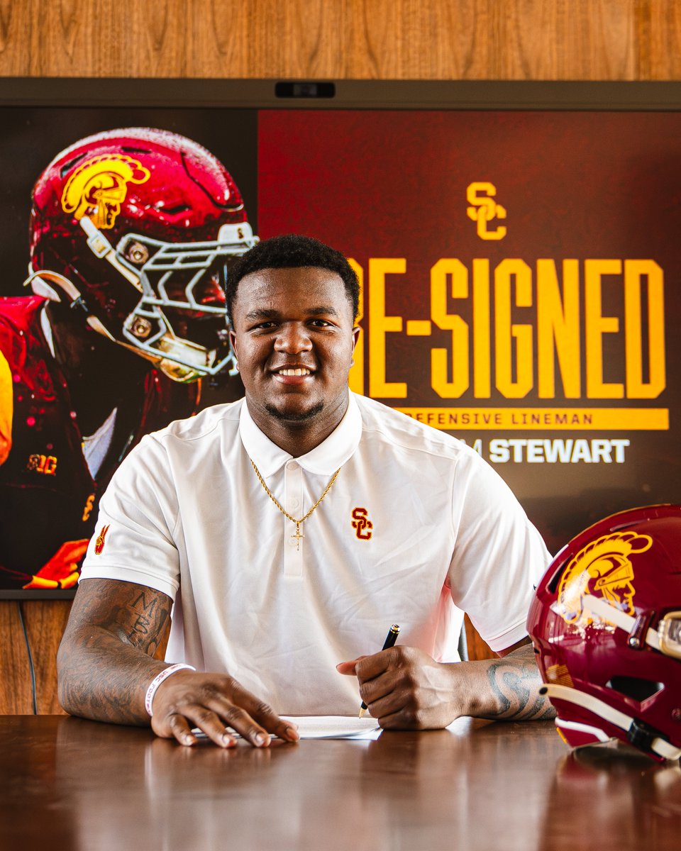 Jahkeem Stewart has re-signed with the USC Trojans.