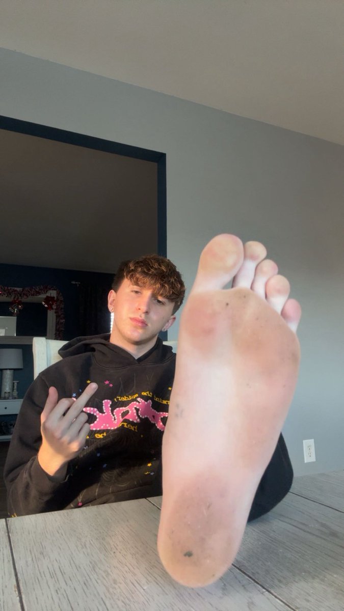 CashmaterLucas's tweet image. Jingle bells,
My feet smell,
Who’s gonna send my way?