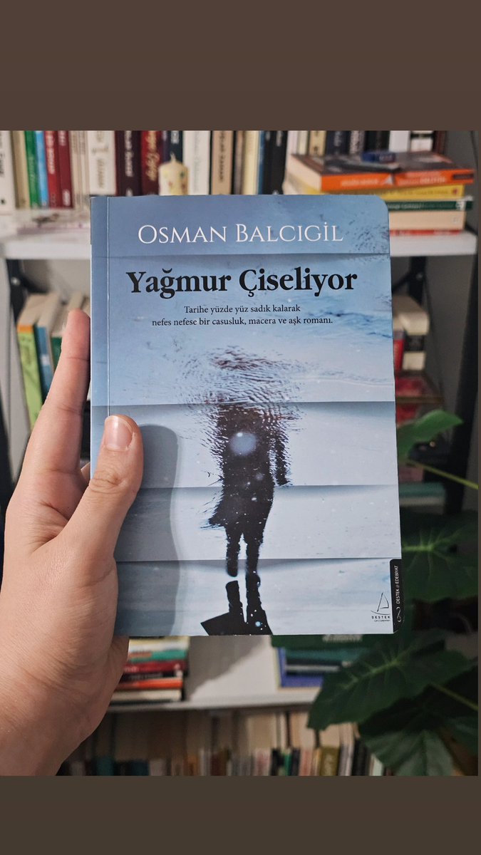 " Adı Türkiye olan bu koca ülkeyi, kim neresinden tutuyorsa orasından çekiştiriyor. Yaptığı hareketin bir adım sonrasını hesaplamadan. Ne büyüklükte bir hata yaptığının farkında bile olmadan."

#okudum #okudumbitti #okumaknefestir