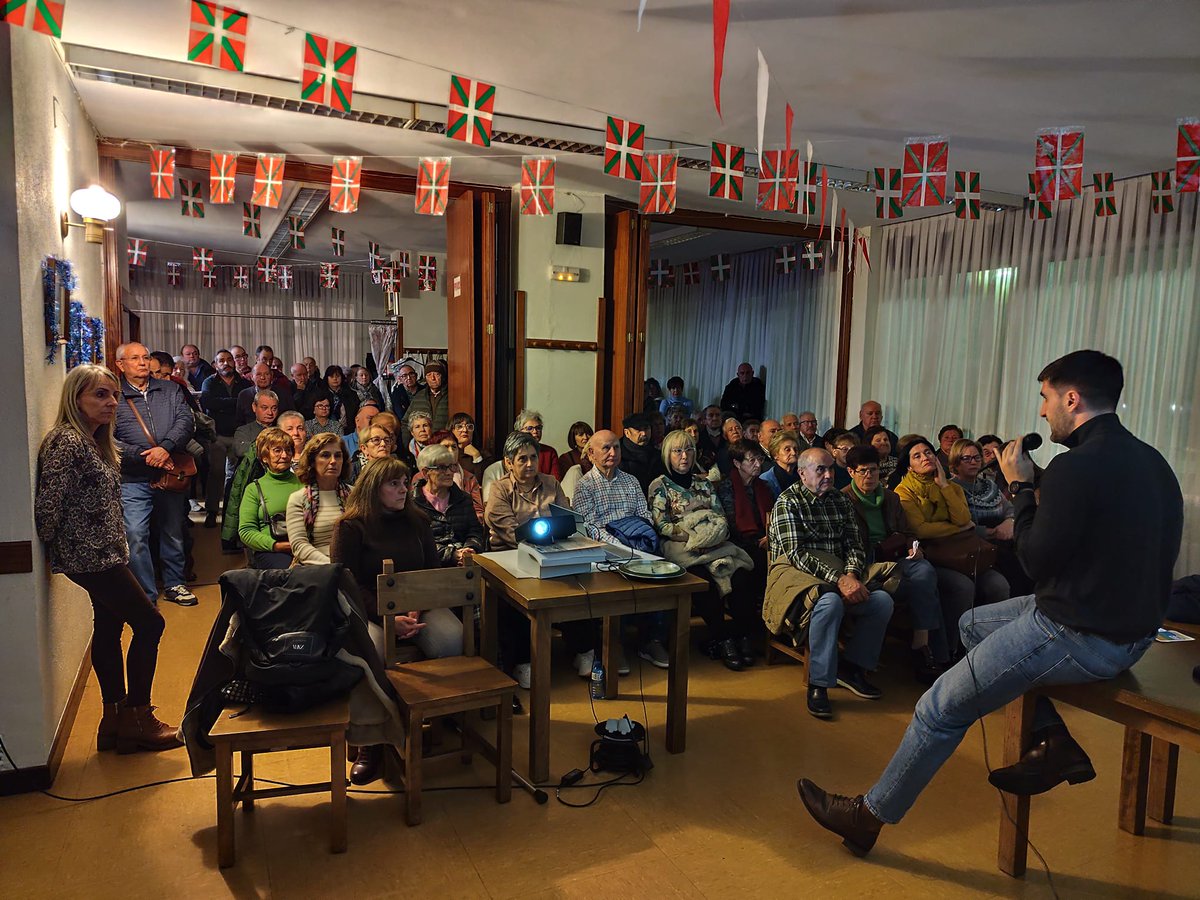 Hoy hemos celebrado una asamblea popular. 
Hemos hablado de todos los pasos que hemos dado y todo lo que nos queda por hacer.
Eskerrik asko por haber participado. #usansolo #geltokiaerdigunean <a href="/eajpnv/">EAJ-PNV</a> <a href="/socialistavasco/">Socialistas Vascos - Euskal Sozialistak / ❤️</a> <a href="/ETS_RFV/">Euskal Trenbide Sarea - Red Ferroviaria Vasca</a> <a href="/ehbildubizkaia/">EH Bildu Bizkaia</a> <a href="/PPVasco/">Partido Popular Vasco</a> <a href="/SumarMugimendua/">Sumar Mugimendua</a>