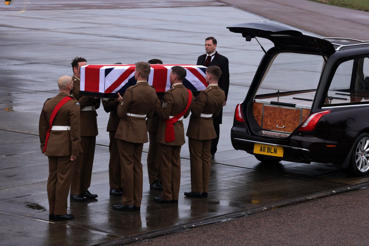 UKForcesTracker's tweet image. Lance Corporal Hooley has been returned to the UK after being killed in a weapons test in Ukraine.

May he rest in peace.

(Src: @DefenceHQ)