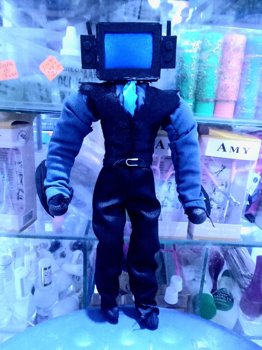 chelo293274's tweet image. jjsjsj está en proceso , lo sé, lo sé,  le falta pechonalidad jskdjaskd
mi humilde muñequito de tvdaddy , lo estoy haciendo con materiales reciclables  porque no me quiero arriesgar de nuevo xD 

#SKIBIDITOILET