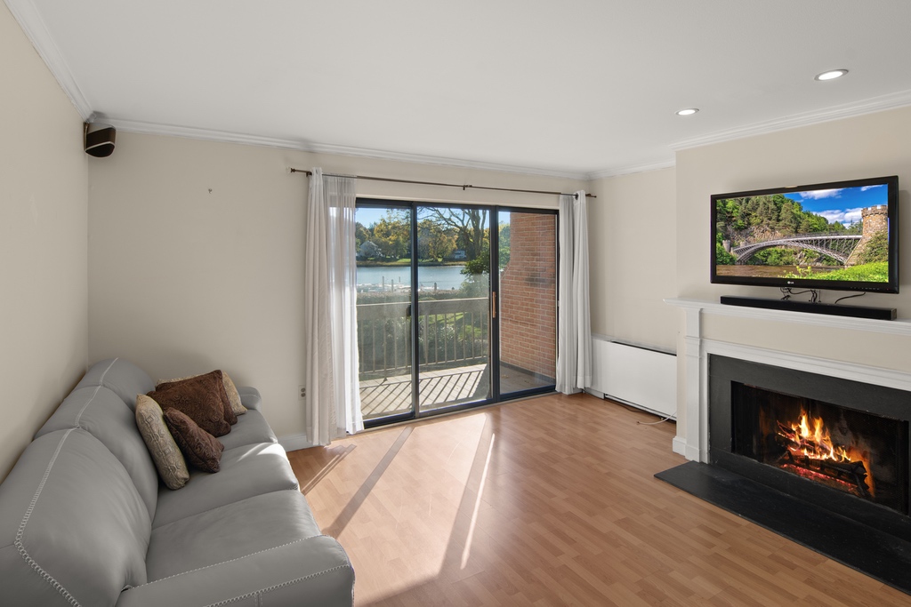klarerur's tweet photo. 😍Luxury Rental in Greenwich at the water:  https://t.co/sLZjkhtCKb  : 2 bed, 2 baths, $4975🌲

🎅Easy 5 minutes away from Cos Cob train station. ).

🇨🇭For all your real estate needs, Call the Swiss ⛑Guy Today! 203.970.9633 #UrsTheSwissGuy
Website: https://t.co/SkaFgD5Lx2 https://t.co/zFfVNYGIuS