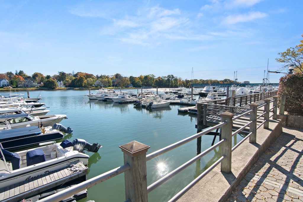 klarerur's tweet photo. 😍Luxury Rental in Greenwich at the water:  https://t.co/sLZjkhtCKb  : 2 bed, 2 baths, $4975🌲

🎅Easy 5 minutes away from Cos Cob train station. ).

🇨🇭For all your real estate needs, Call the Swiss ⛑Guy Today! 203.970.9633 #UrsTheSwissGuy
Website: https://t.co/SkaFgD5Lx2 https://t.co/zFfVNYGIuS