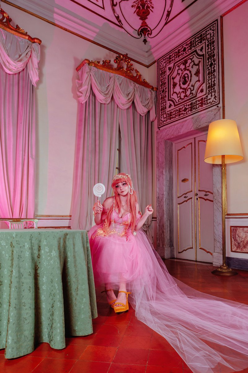 Angelicasbear's tweet photo. @MochichuuC was super pink, so we added more pink in the background. ❤️
#Bubblegum #AdventureTime #LuccaComics https://t.co/nhQhYJOU3m