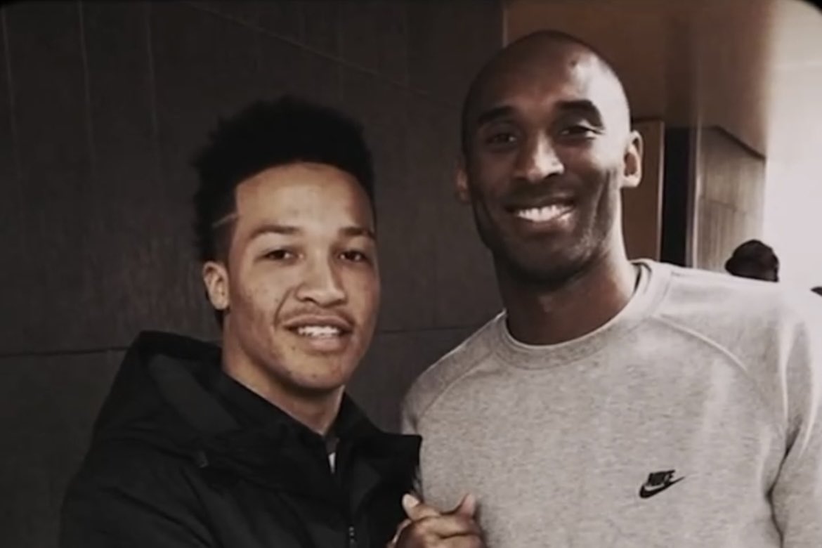 SoleRetriever's tweet image. MAMBA MEMORIES: After missing the Lakers’ Christmas game in 2014, Kobe Bryant met a young high school player named Jalen Brunson and gifted him the Kobe 9 Elites he would have played in 🎁

Brunson wore the shoes to win his team’s holiday tournament 🏆 🐍

📹 @ESPNNBA