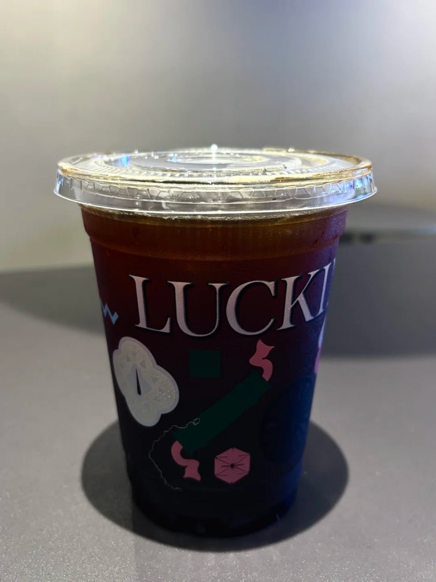 tahereb7's tweet image. Fresh fruit 🍎🍇 and sunlight make mornings calm and bright.