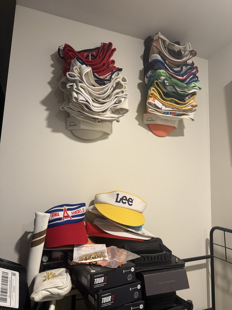 GendronINHO's tweet photo. @tweeth_mitchell @GolfDigest Lol, it wasn't but that's an elite find. But I'm ready for the USA/Europe - high crown/low crown Ryder Cup whenever that happens: https://t.co/Vp3wisV2F6