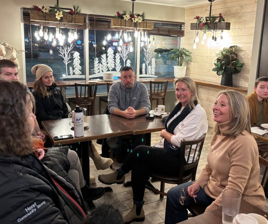 MaritStiles's tweet image. In North Bay, I visited the PADDLE Program, which supports adults with developmental disabilities through activities, friendship, and community. The program just lost its government funding, and now they're fighting to stay open.
 
Later, I had dinner with healthcare workers and…