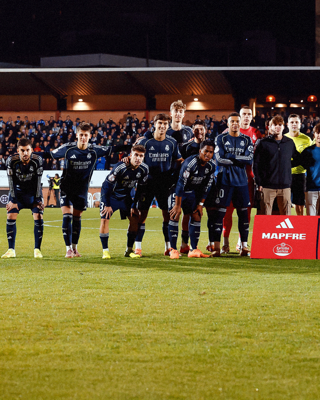 مثل برشلونة، لم يكن تأهل ريال مدريد سهلاً. النادي الملكي واجه صعوبات كبيرة في تأهله إلى الدور المقبل من كأس ملك إسبانيا، حيث فاز على نادي تالافيرا الناشط بدوري الدرجة الثالثة. ريال مدريد فاز بنتيجة 3 أهداف لهدفين. موقعة انتهت على صورة للذكرى 