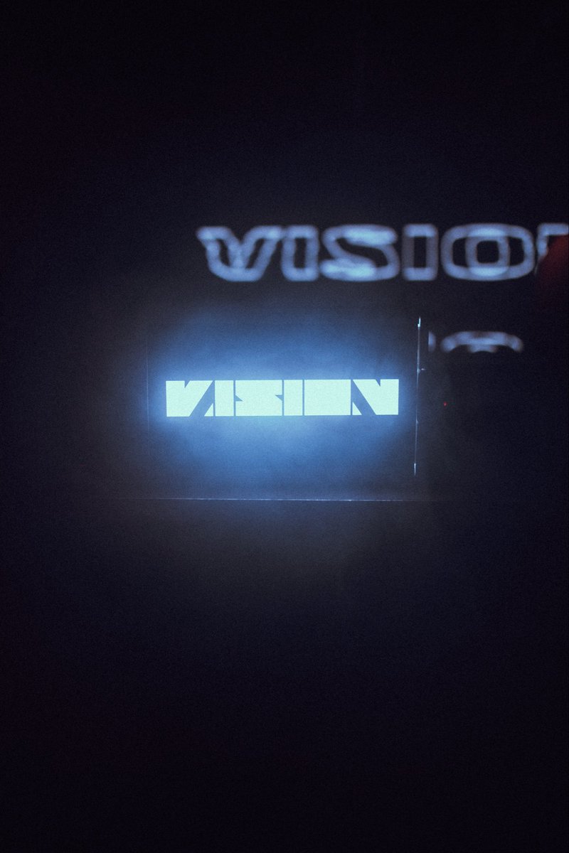 VISIONrecs's tweet image. • 20 Years of VISION •

A curated selection of 40 releases that defined the label’s evolution, from early Noisia milestones to a broader platform for forward-thinking bass music.

Out this Friday via all DSP’s.

Vinyl box pre-order via: recordings.vision/20