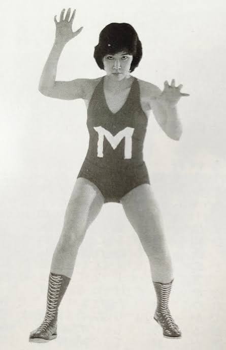 山口百恵さん、マッハ文朱さんの写真 山口百恵さん、マッハ文朱さんの写真 マッハ文朱vs山口百恵 明星の企画