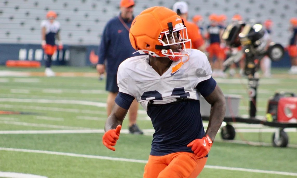 chris_hummer's tweet image. Illinois freshman CB Vernon Woodward III (@_vern1) plans to enter the portal, his rep @mucksportsrep tells @247Sports. 

The 6-foot-1, 200-pound DB was a top 100 player out of Florida in the 2024 class. Picked the Illini over multiple other P-4 offers.

247sports.com/player/vernon-…