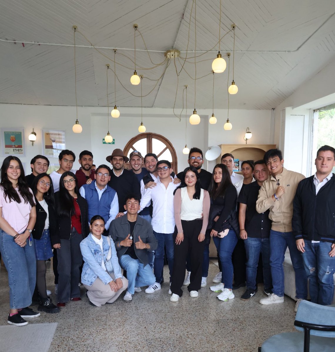 Hoy compartimos un valioso encuentro con extraordinarias personas y liderazgos del país, como nuestro próximo senador <a href="/hernancadavidma/">Hernán Cadavid</a> y nuestro próximo representante por Cundinamarca, <a href="/edwinleonmon/">Edwin León Montero</a> , en un espacio convocado por la plataforma UNICD del Partido <a href="/CeDemocratico/">Centro Democrático</a>