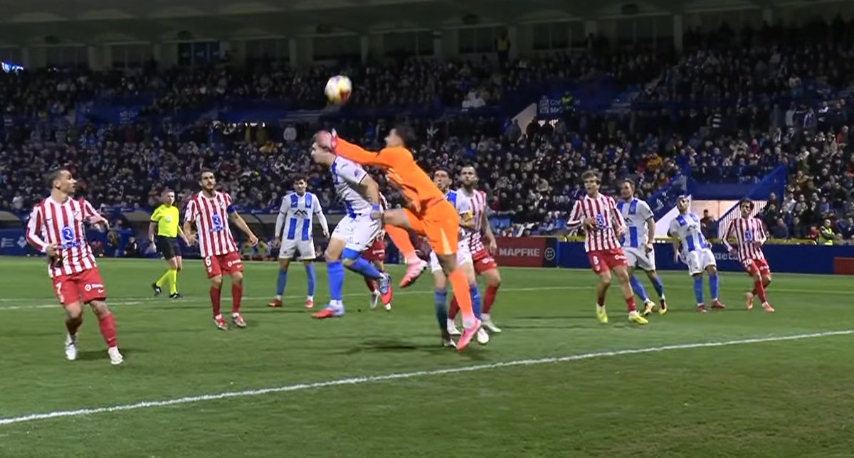 La MISMA ACCIÓN ha ocurrido en contra del Real Madrid y en contra del Atlético de Madrid 😵‍💫

✅ Adivina a qué equipo le pitaron penalti y a cuál no ❌

Una más ⚠️