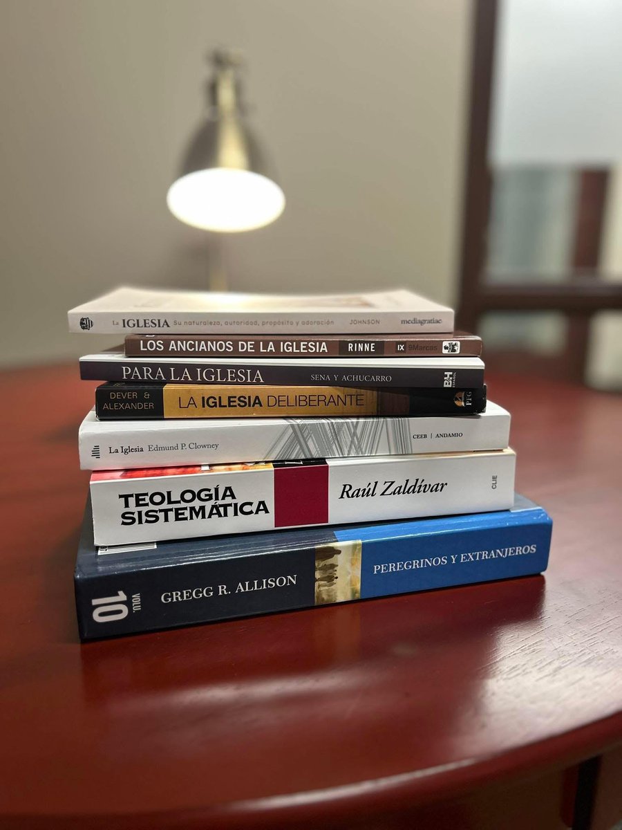 Iniciaremos el año con mucho entusiasmo, ya que 15 de nuestros estudiantes del Doctorado en Ministerio estarán en la semana intensiva de Asuntos contemporáneos del liderazgo, énfasis en la eclesiología, en enero. Los Drs. Arnaldo Achucarro y César Pérez están enseñando la clase.