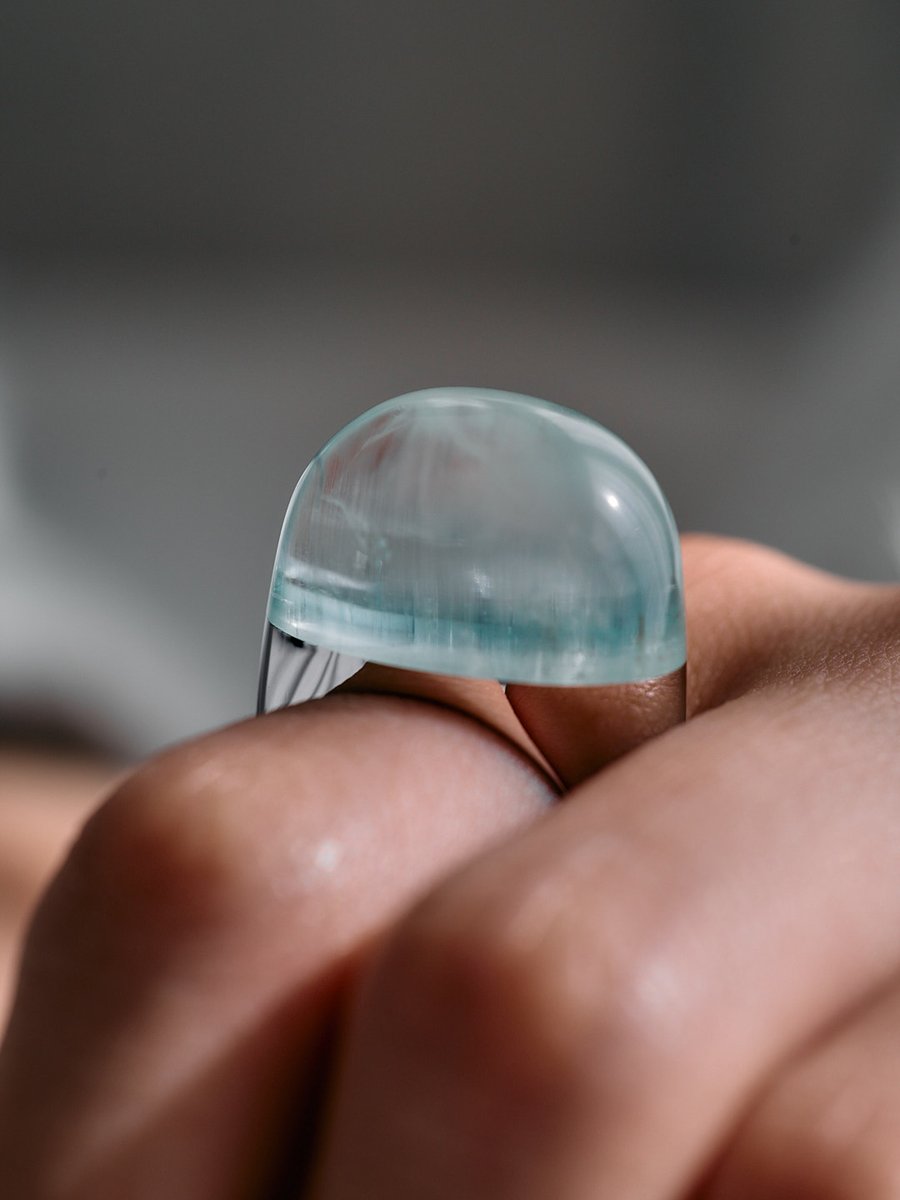 BicolorAquamarine 上と下でうっすらバイカラーなアクアマリン