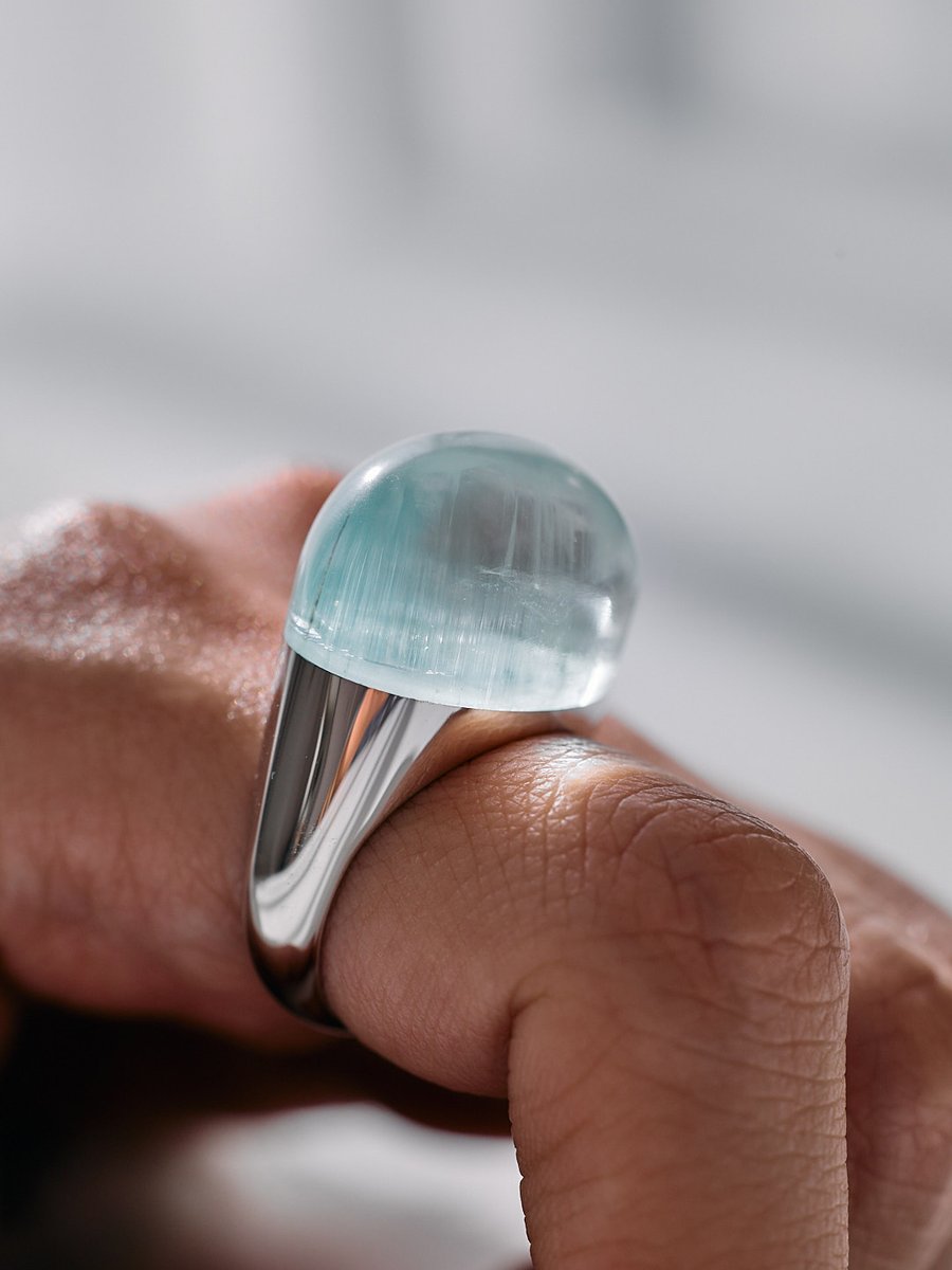 BicolorAquamarine 上と下でうっすらバイカラーなアクアマリン